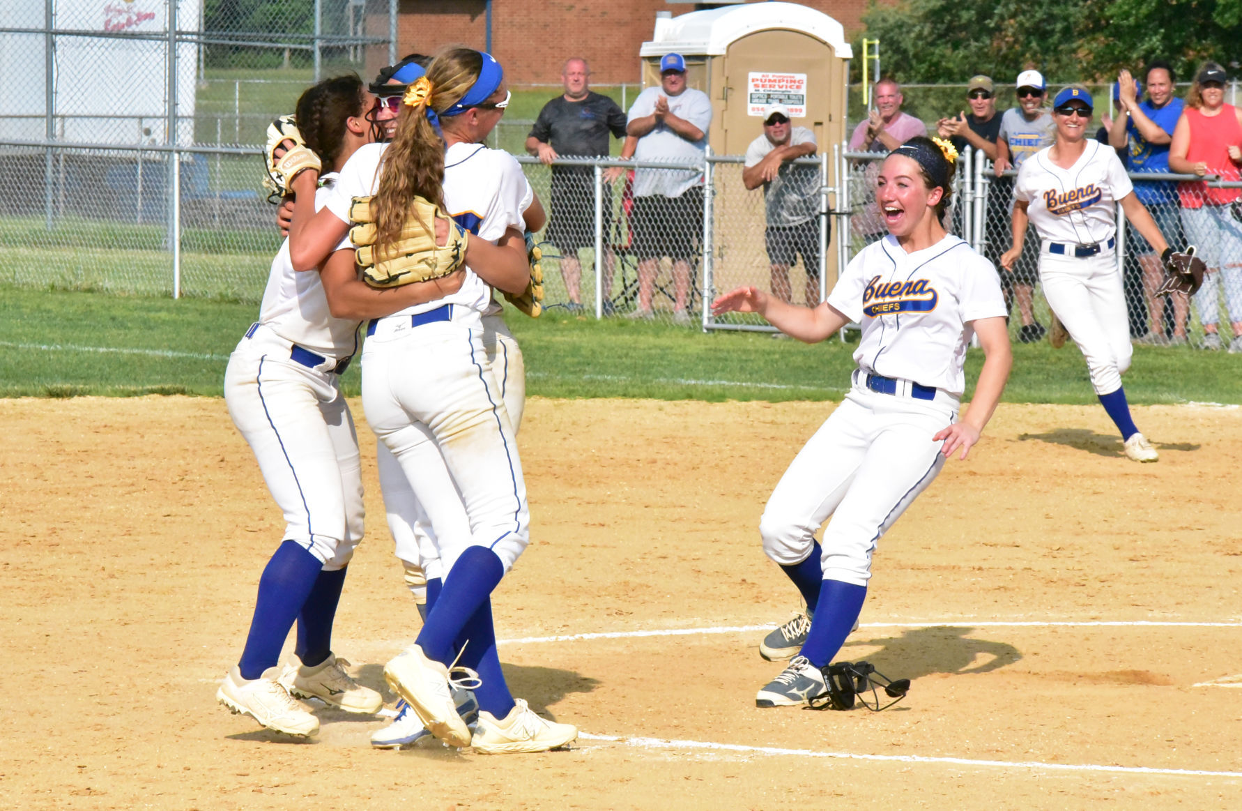 052919_spt_buenasoftball 33.jpg